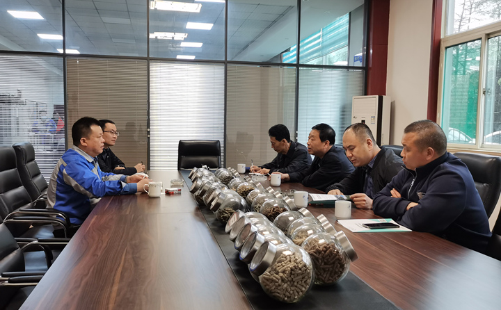 與集團總經(jīng)理孫寧波及部門負責(zé)人座談，就項目建設(shè)、環(huán)境影響、補貼政策等內(nèi)容進行了探討交流